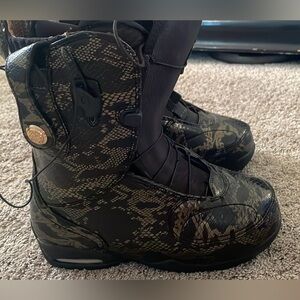 Burton Modern Snowboarding Boots